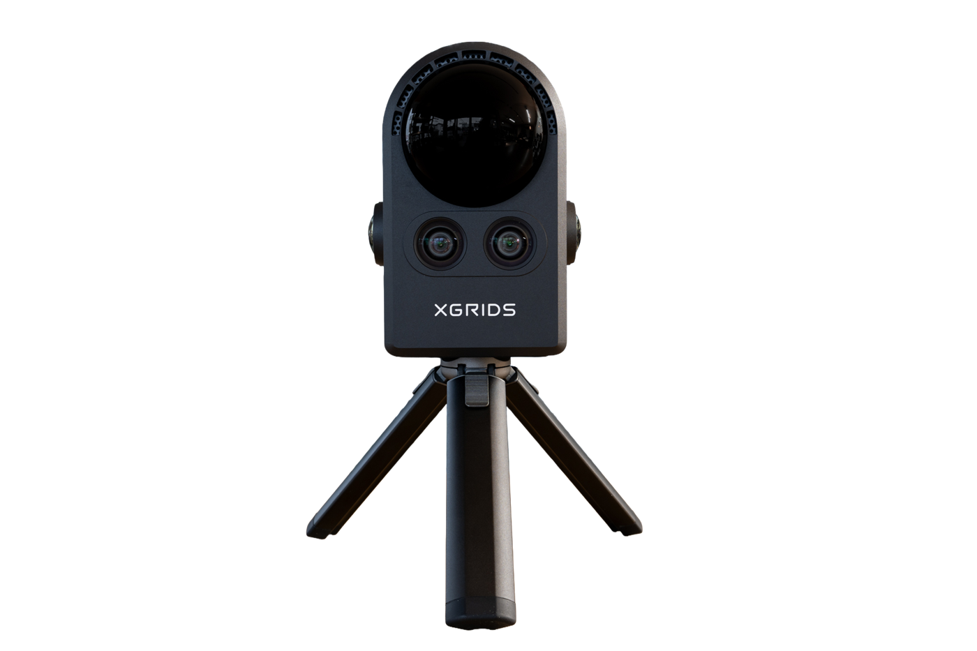 小型三脚に載せた XGRIDS PortalCam の製品画像。上部のドームレンズと前面の2眼カメラ、XGRIDS のロゴ