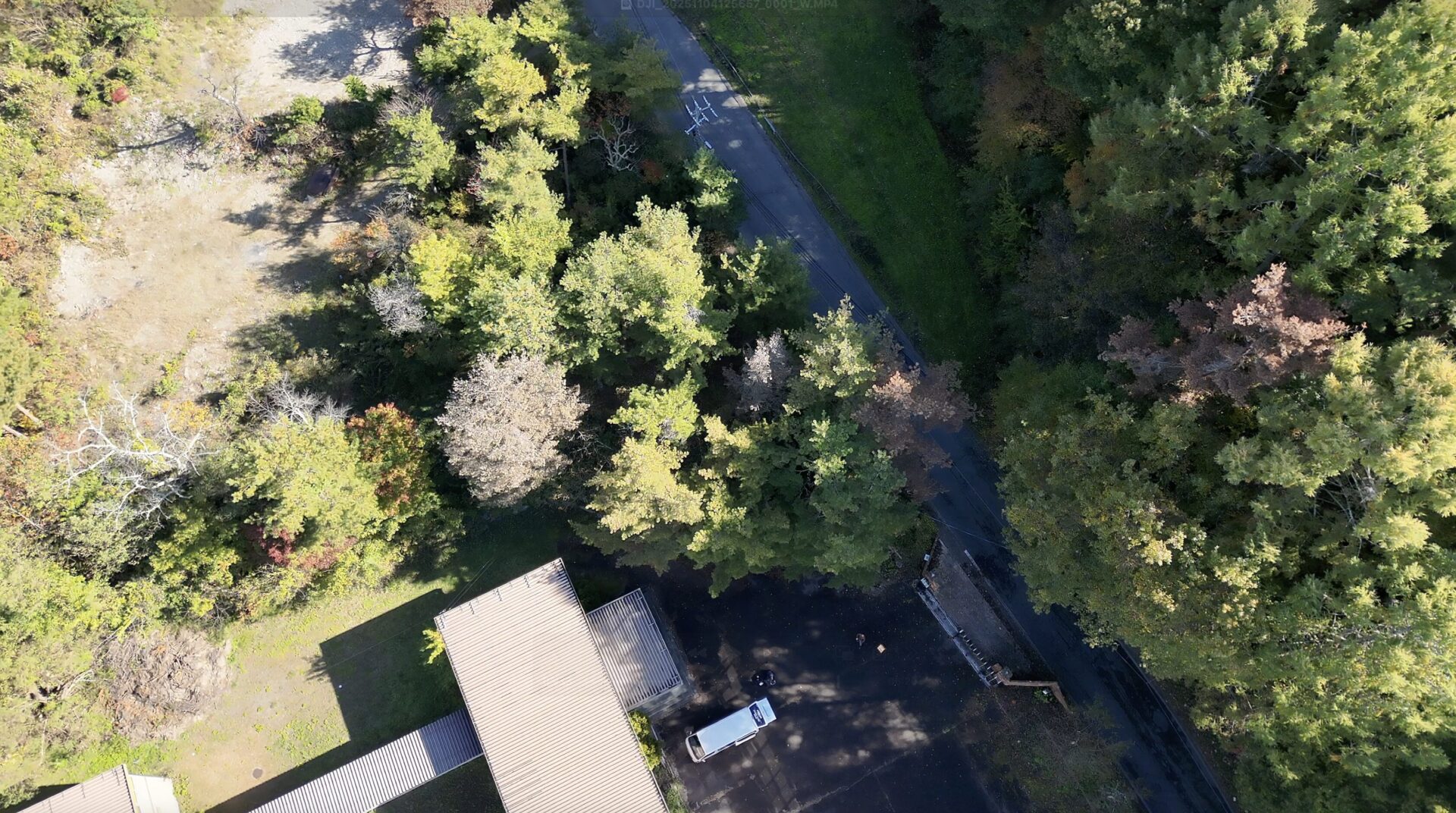 熱源撮影地点付近をドローンで俯瞰した引きの空撮画像（松本市での検知テスト）