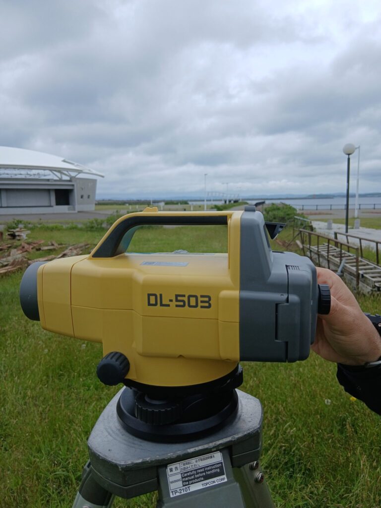 北海道・稚内のドローン測量で使用したデジタル測量器「DL503」