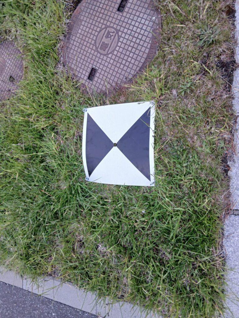 北海道・稚内のドローン測量で設置した対空標識