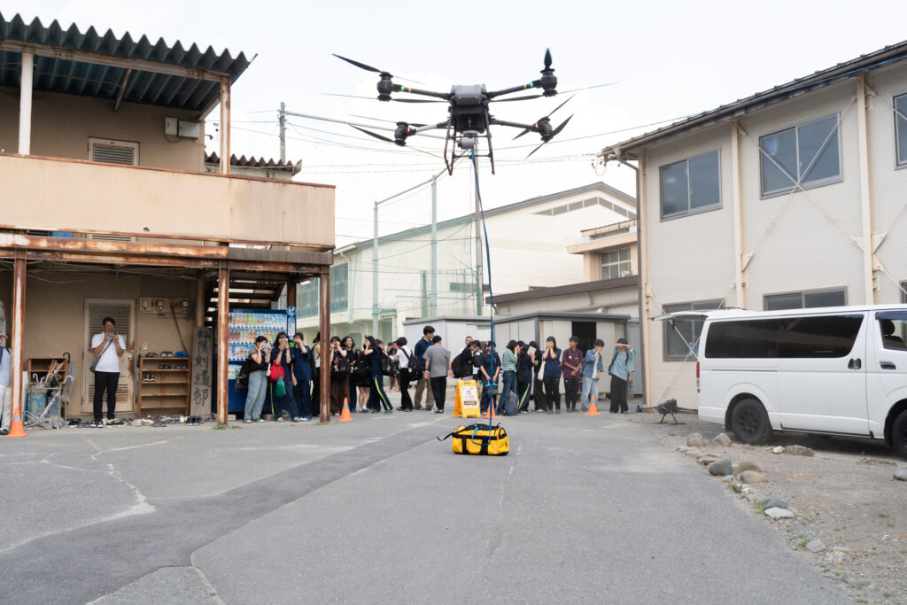 20kgの荷物を積んで上昇する物資輸送ドローンFlyCart