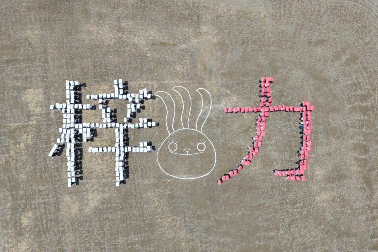 学校のPR動画をドローンで撮影｜262名の人文字空撮で伝える梓川高校の挑戦【長野県松本市】