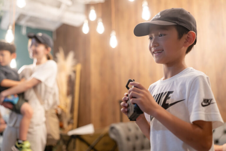 【開催レポート】初めてのドローンに大興奮！子ども食堂でドローン組み立て・操縦体験イベントを実施しました。