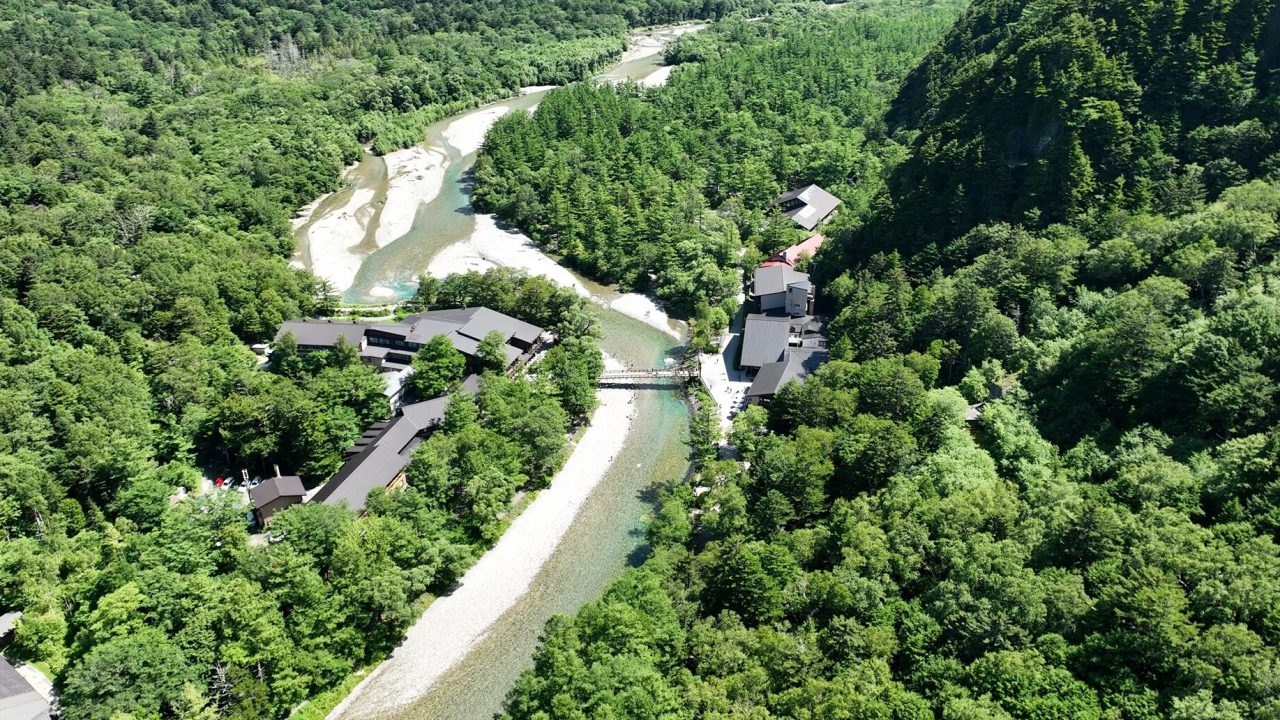 上高地を空撮した様子
